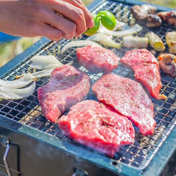 屋上で手ぶらBBQ！ステーキ＆海鮮も楽しめるビアガーデンBBQ堪能コースが2時間飲み放題付で5500円！