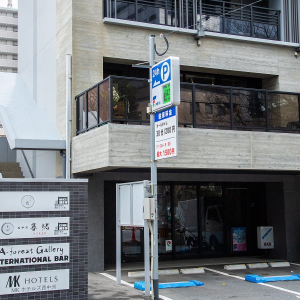 ≪外観・アクセス≫ 福岡市地下鉄空港線天神駅16出口より徒歩約5分/箱崎線，中洲川端駅より6分/福岡市地下鉄七隈線天神南駅出口より6分の抜群のアクセス☆お店の入口はホテル横の階段が目印！温かみのある色合いと洗練されたデザインが特徴で訪れる人に親しみやすさを感じさせ、カジュアルな集まりに最適なお店です！
