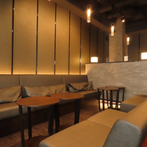 The sofa seats have a calm atmosphere and are a space where you can relax with your friends or partner.Take a break while chilling, have a girls' night out with shisha in hand, go on a second date... Enjoy this stylish space ♪ You are also welcome to use coworking during the day!
