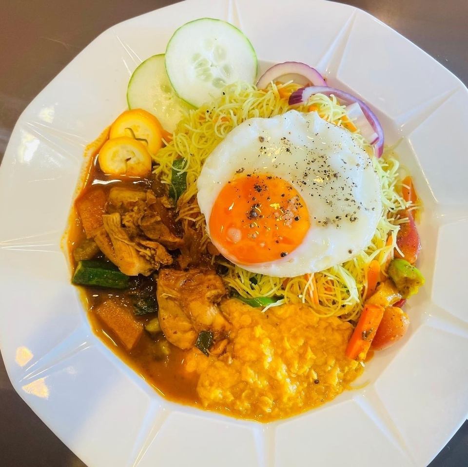 自社農園の無農薬食材を使ったカレーやドリンクを楽しめます♪