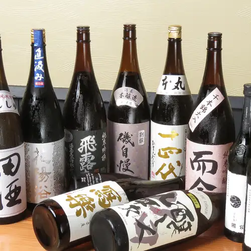 【プレミアムな希少銘柄もご用意】当店では常時30種類以上と種類豊富な日本酒を取り揃えております◎