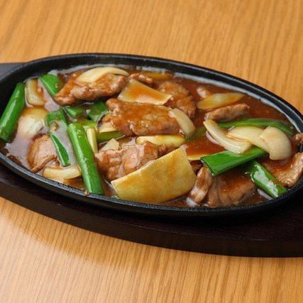 Stir-fried beef with onion and ginger