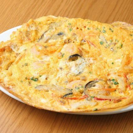 Shrimp omelette ~Shrimp stall style egg roll~
