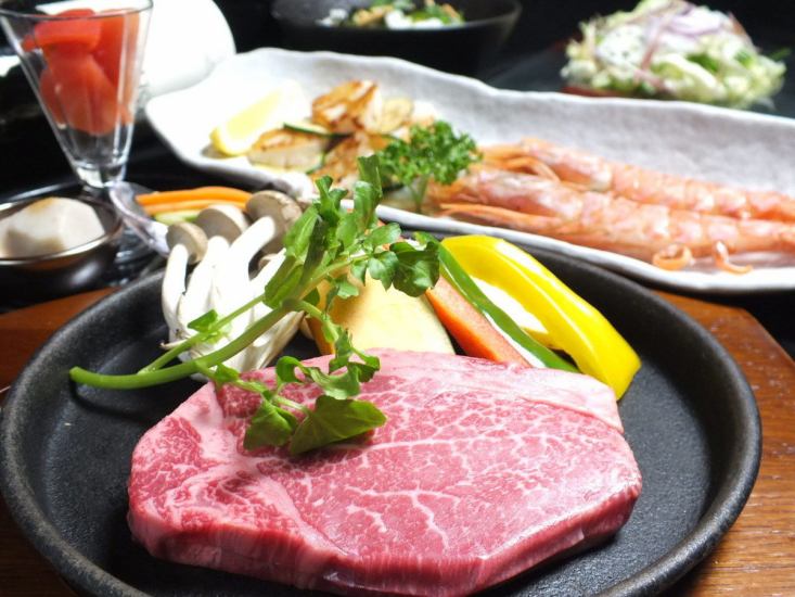 Enjoy the Awa beef A5 Chateau Brillant steak [呑 呑 course] 6000 yen.