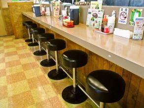 カウンターもご用意しております！お一人様でもお気軽にご来店くださいませ♪