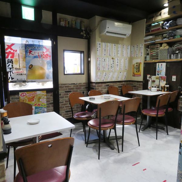 お一人様や2名様からでも気軽に立ち寄れる、落ち着いた雰囲気の大衆中華酒場。大皿提供の中華とは違い、小皿料理がメインの中華屋なので2名様でのちょい飲みにも使いやすいです◎テーブル席もございます。広々お使いください♪小皿サイズの料理が豊富なので、初めての方でも入りやすく、いろいろなお料理を堪能できます◎