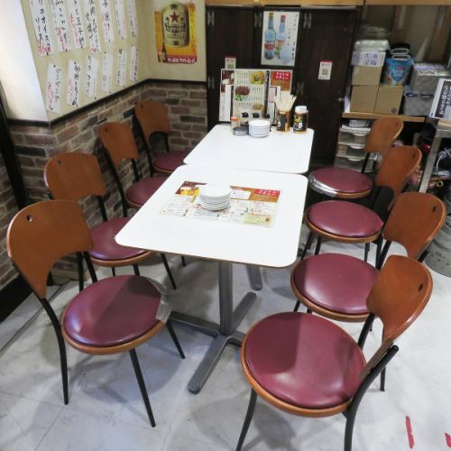 気取らず使える店内★