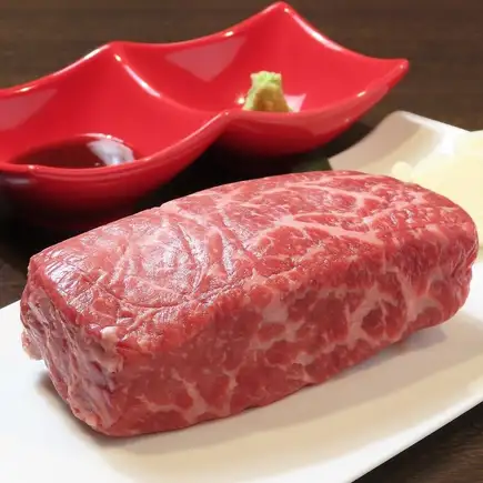 【3小時無限暢吃無限暢飲】包含超豪華廣島生蠔、水晶烤廣島牛肉等（共33道菜），僅需7000日元