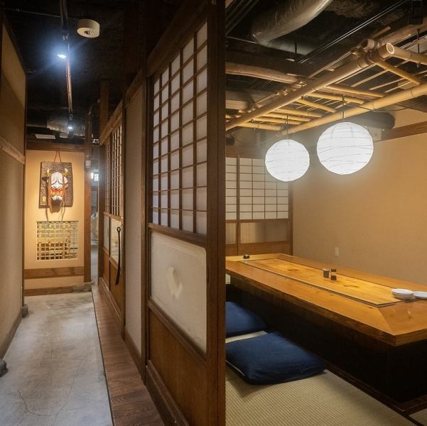 立町電停よりすぐ！広島名物料理が自慢のお店。仕事帰りは１階のカウンターやテーブル席で仕事の疲れを癒し、２階の堀ごたつ個室でごゆるりとお寛ぎいただけます。