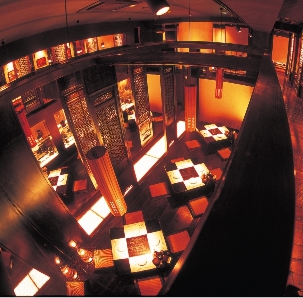 扉を開けると…まるで歌舞伎座/八千代座のような店内♪