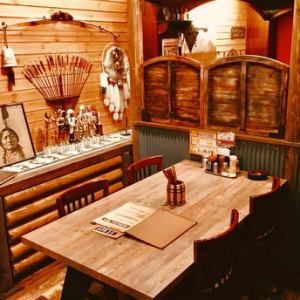 [4 table seats] You can fully enjoy thick steaks in the restaurant with plenty of American atmosphere ♪ Meat × girls' association, meat × moms association, meat × company banquet It can correspond to various scenes! Please contact us.
