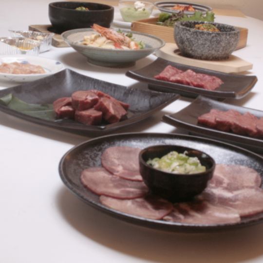 120-minute all-you-can-eat plan of 97 kinds including Hokkaido beef tongue, domestic wagyu beef, and red meat for 7,500 yen
