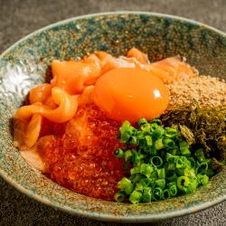 サーモン親子ユッケ