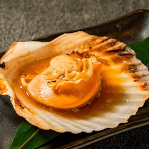 【食材の旨味を引き出すろばた焼き！】ホタテや海老などの海鮮の他、新鮮野菜も！