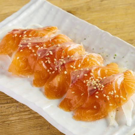 Salmon sashimi similar to liver sashimi