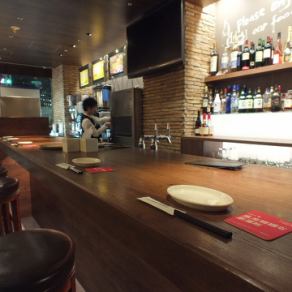 Solo diners are also welcome! The atmosphere is like a bar, so it's also perfect for a date. Please come and visit us!