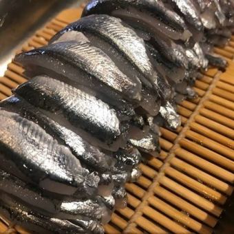 広島名物小イワシ(刺身　天ぷら)