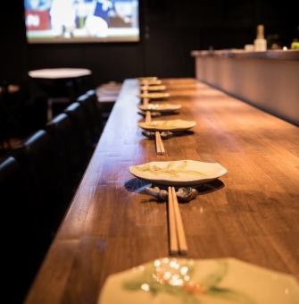 料理人に直接オススメが聞けるキッチンカウンター☆メニューにはないも料理が出てくるかも。。。《居酒屋・宴会・忘年会・歓送迎会・パーティー・コース・飲み放題・単品飲み放題・貸切・結婚式二次会・女子会・記念日・誕生日・観戦・カープ・サッカー・スクリーン・充実設備・バーテンダー》