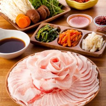 고기의 맛을 직접 즐길 ♪ 교토 떡 돼지 샤브샤브 코스 3500 엔 (세금 포함)