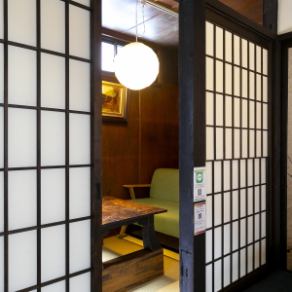 【完全個室】京都らしい完全個室は雰囲気抜群です♪デートや女子会はもちろん、観光の方にぴったりの京都を感じられるお席です◎