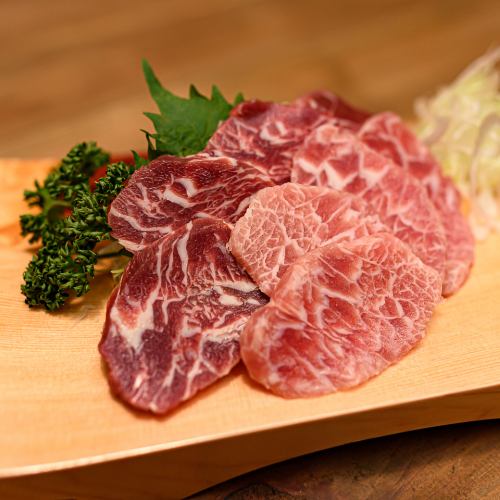 Horse meat sashimi (red meat and marbled meat set)