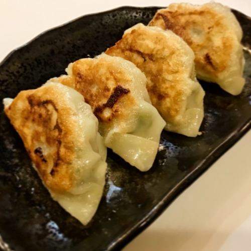 Handmade gyoza (4 pieces)