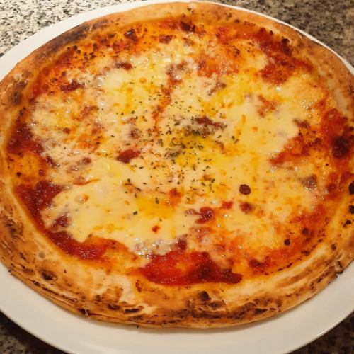 Margherita with tomato and basil / Jaga Menta Japanese-style pizza