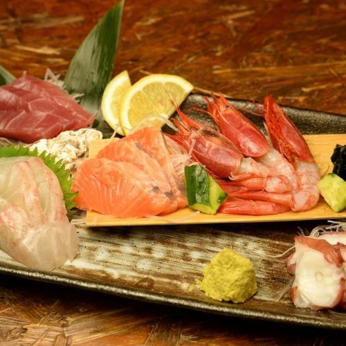從日式和西式創意料理到沖繩料理，您可以品嚐到種類繁多的菜餚。
