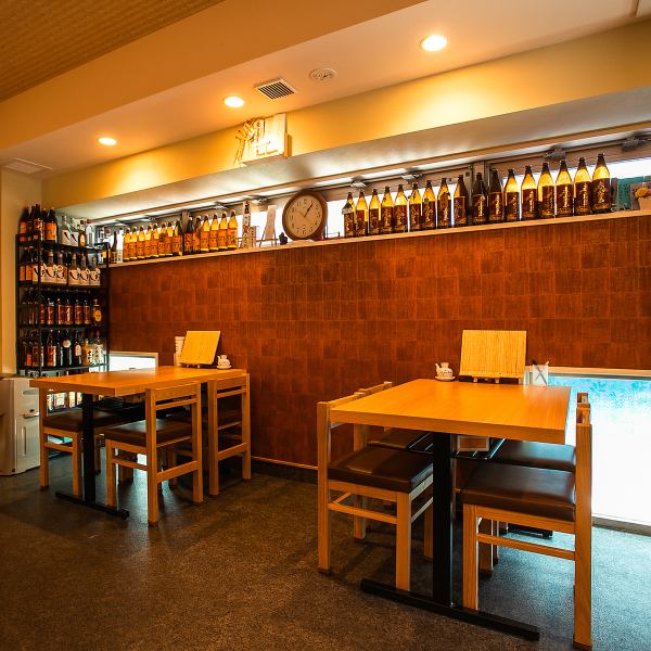 中井駅徒歩3分の場所に佇む、鮮魚とお酒が楽しめるお店。高級感あふれる内装と心地よい照明が、特別なひとときを演出。テーブルも完備しており、大切なお客様との会話を楽しめます。新鮮な食材を使った料理と共に、心温まるおもてなしをご提供いたします。