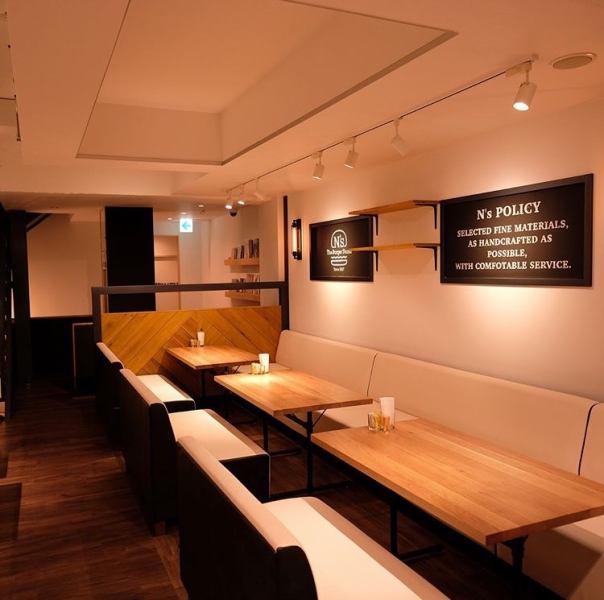 [2F Sofa Seat] Make your reservation early ♪ Very popular spacious sofa seat.It is a space where you can relax and forget about time.[Hamburger Ikeshita Burger N's Burger Cafe]
