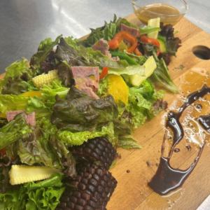 【本日のサラダ】横須賀地野菜とヴルストのSimpleSalad