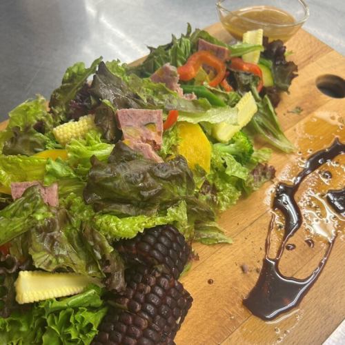 【本日のサラダ】横須賀地野菜とヴルストのSimpleSalad