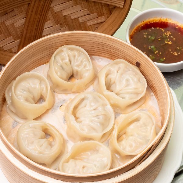 ふんわりモチモチ◎韓国料理の定番！本場の【蒸しマンドゥ】