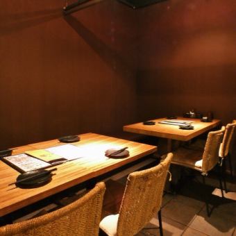 [Table seat in semi-private room with partition] Since all seats are equipped with partitions, you can relax as if you were in a semi-private room.