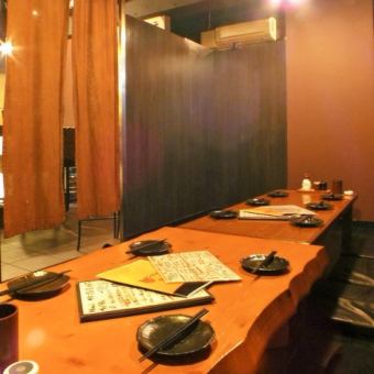[Private room] A room with 6 people and 4 people.It can also be used as a banquet room by removing the partition.