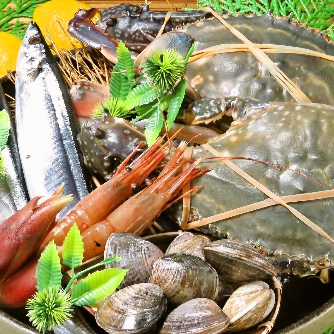 毎日、朝獲れの鮮魚を仕入れ！季節変わりのお魚をお楽しみ下さい