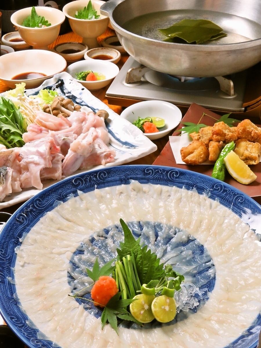 请享用奢华的时令海鲜♪河豚套餐很受欢迎！