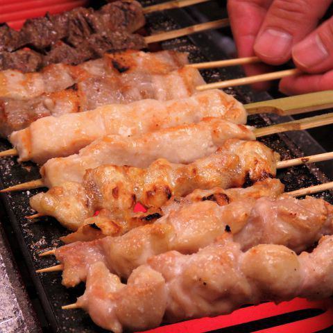 A staple at izakaya! Yakitori that is carefully grilled one by one is exquisite!