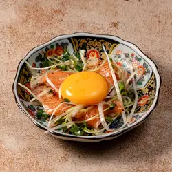 Salmon and radish sprout yukhoe with green onion and salt
