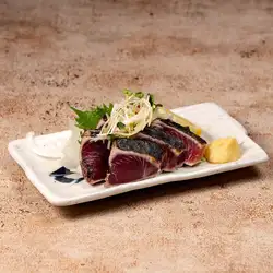 Straw-grilled bonito tataki