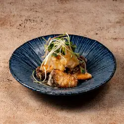 Deep-fried yellowtail with grated daikon radish and ponzu sauce