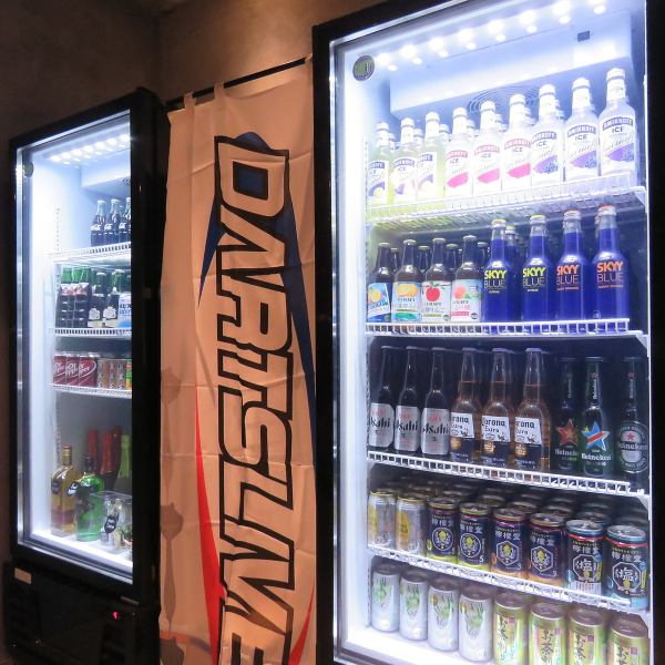 【ドリンク飲み放題&投げ放題が2500円！】ドリンクの飲み放題はこちらの冷蔵庫からお選び頂けます！