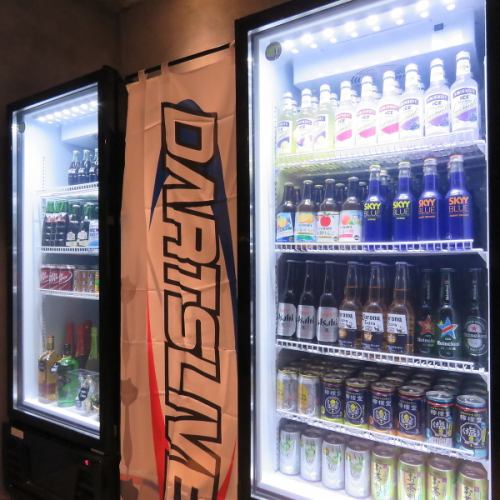 【ドリンク飲み放題&投げ放題が2500円！】ドリンクの飲み放題はこちらの冷蔵庫からお選び頂けます！