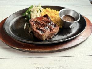 Charcoal grilled US top sirloin steak 200g