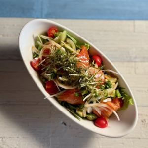 三文鱼牛油果波奇沙拉