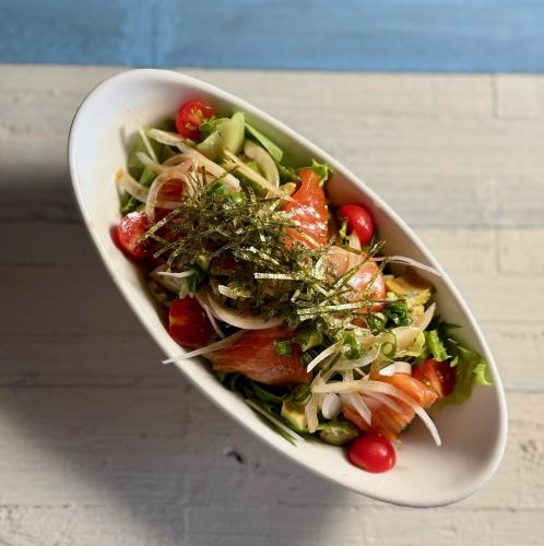 三文鱼牛油果波奇沙拉