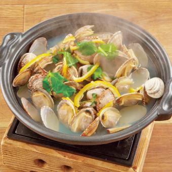 Yuzu-scented clams steamed in Hokkaido local sake