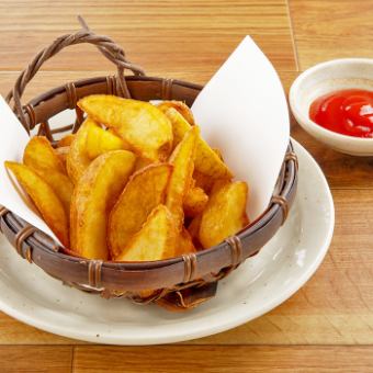 Hokkaido-produced fluffy potato fries with skin / deep-fried squid tentacles / deep-fried octopus