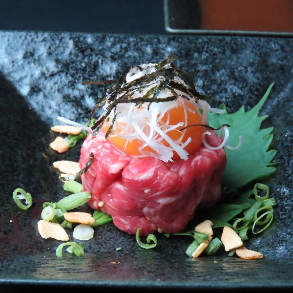 【本店イチ押し】レアステーキユッケ⇒厳格な基準をクリアした安全な生肉を最高の状態でご提供