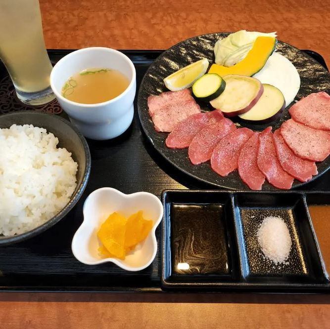 【ランチも大人気】極上のお肉がお手頃にお愉しみいただけます。